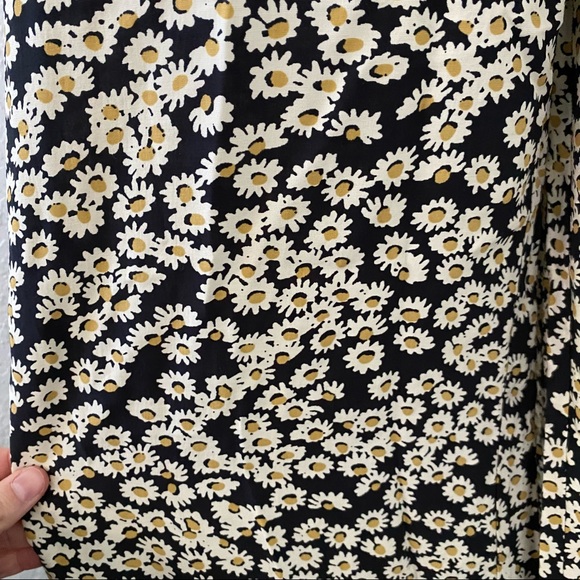 [NWT PRIVACY PLEASE] FLORAL ROMPER - Picture 9 of 10